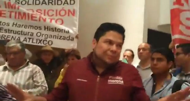 Reclaman a Biestro por candidatura de expriista a alcaldía de Atlixco