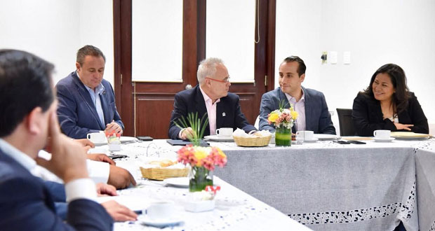 Navarro y Riestra abordan economía y agua con Canacintra de Puebla
