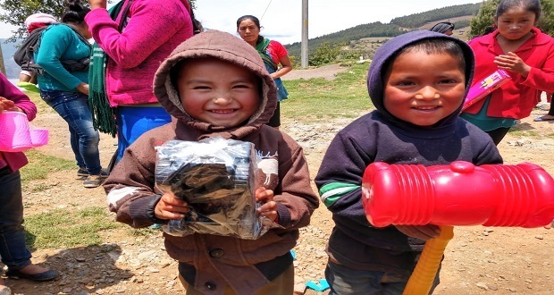 En la Sierra Negra y valle de Ajalpan festejan el Día del Niño