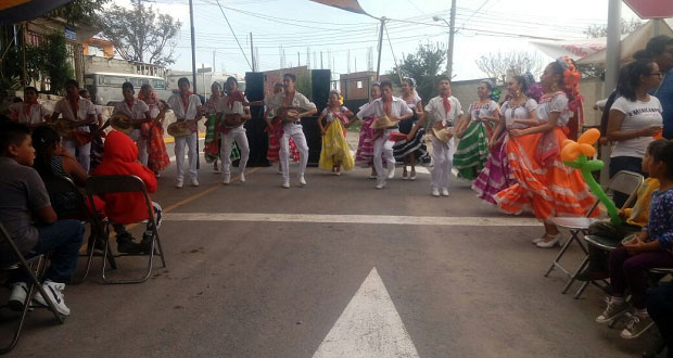 Antorcha festeja a mamás y niños en colonia Belén