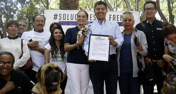 Eduardo Rivera Firma carta para bienestar animal