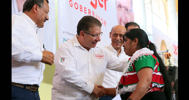 Doger promete obras para sector salud y educativo en Huauchinango