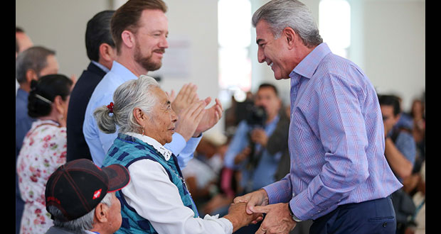 Gobierno estatal apoya reunión de 179 familias poblanas en EU