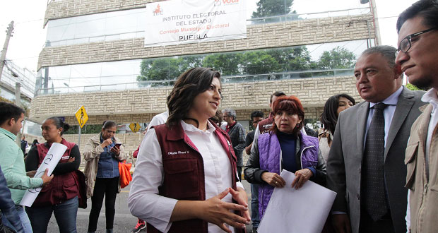 Frente a consejo electoral, Claudia acusa que IEE protege a Eduardo