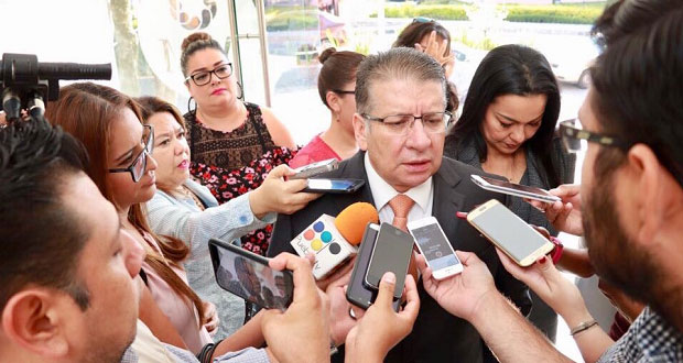 Solo Doger asiste a foro jurídico