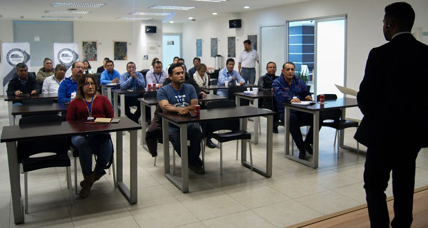 FGE de Puebla y Uber capacitan en autoprotección a 200 conductores