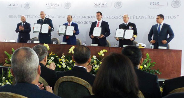 FGE asiste a firma de protocolo de destrucción de plantíos ilegales