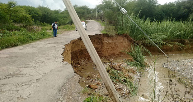 Inundación y socavón en Tehuacán, saldo de lluvias por Carlotta