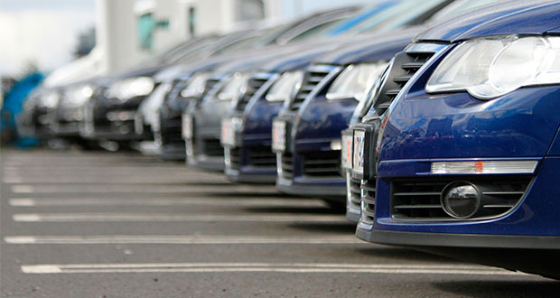 Trump amenaza a Europa con aranceles del 20% a sus autos