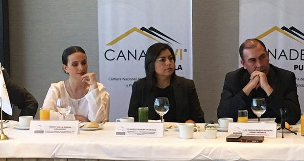 Empresarios acusan que otros candidatos “pasan la charola”: Claudia Rivera