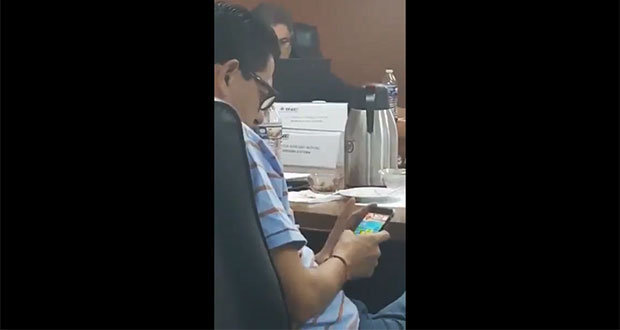 PAN denuncia a consejero de INE por jugar en sesión, de hace 2 meses