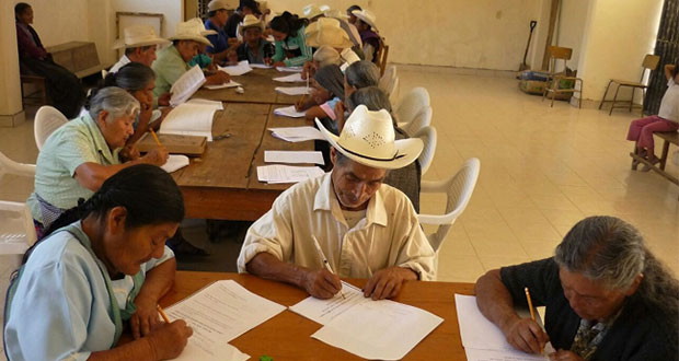 Acreditan más de 3 mil poblanos educación de nivel básico: IEEA