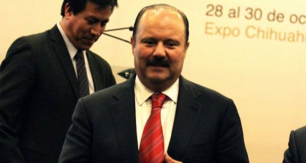 Amparan a exgobernador César Duarte contra captura por peculado
