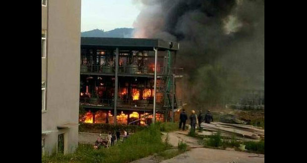 Suman 19 muertos por explosión en parque industrial de China