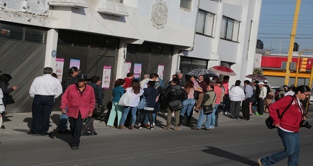 Elección inicia con fila de más de 100 votantes en casillas especiales