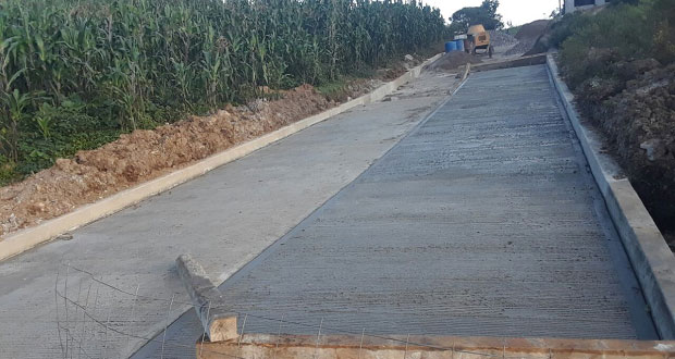 Pavimentan con concreto hidráulico calle en Vicente Guerrero