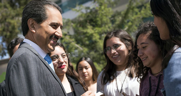 Bachillerato 5 de Mayo de la BUAP es referente de calidad: Esparza