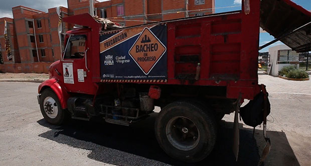 Continúan labores de bacheo en más de 6 colonias de Puebla capital