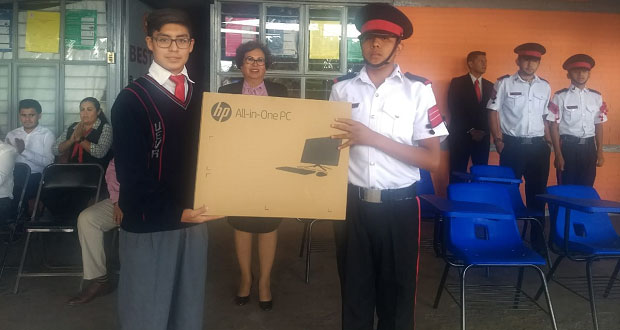 Alumnos de la Fnerrr gestionan mobiliario para escuelas de Atlixco