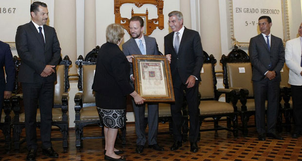 Gali y Banck reconocen trayectoria social de Michelle Bachellet