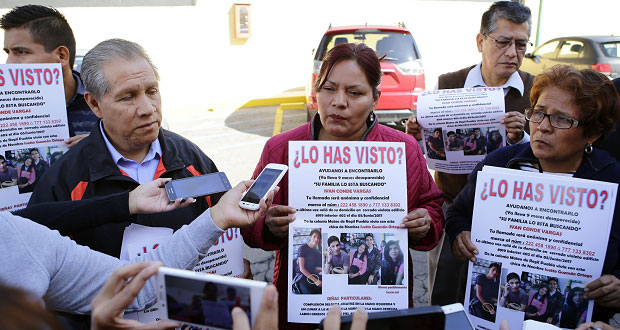 Padres de alumno hallado muerto en Izúcar exigen cuerpo y pesquisa