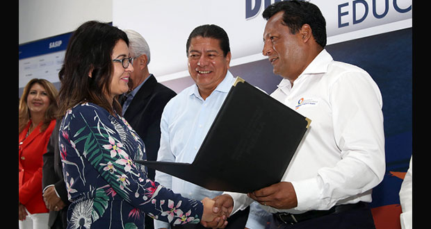 SEP entrega 207 plazas para supervisores y directores en Puebla