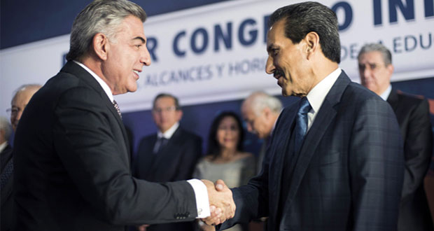 En la BUAP, expertos dialogan sobre situación de educación superior