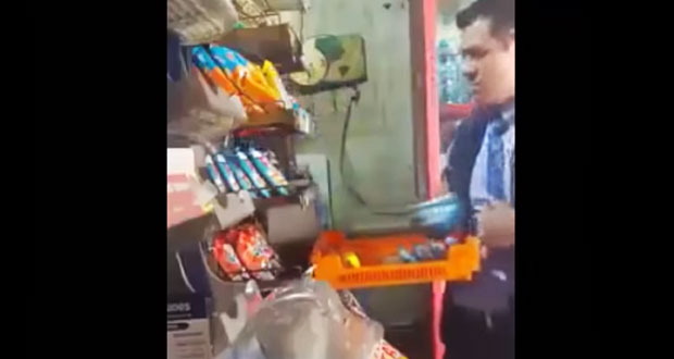 En CDMX, exhiben a repartidor de pan robando a anciano y lo despiden