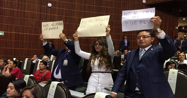 Protestan en la Cámara de Diputados contra el fraude electoral en Puebla