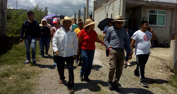 En San Andrés Azumiatla, inauguran electrificación de calle