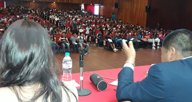 Tiene México 30 años de rezago educativo: académico