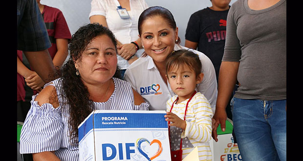 DIF entrega 136 paquetes escolares a niños indígenas de Zacapala