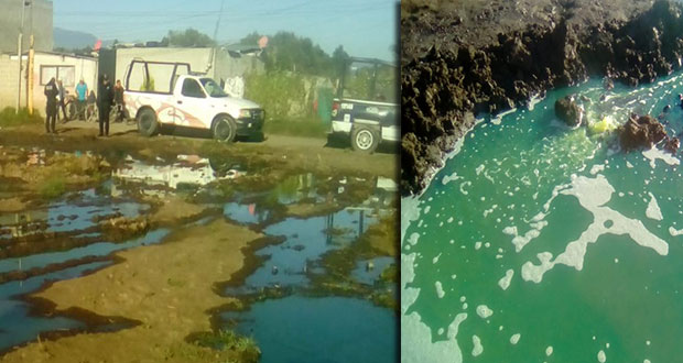 Vecinos roban gasolina tras fuga en toma clandestina en Texmelucan