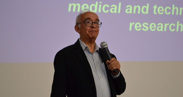 Revelan nueva vacuna contra el dengue en simposio de la BUAP