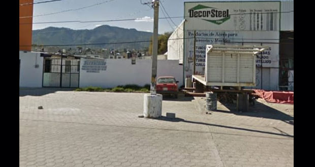 Exhiben a patrulla federal abasteciéndose con “huachicol” en Libres