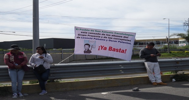 Vecinos de Cacalotepec cierran la Atlixcáyotl; acusan a Paisano de expropiación