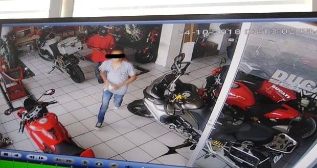 Operativo en zona del CIS para ubicar a ladrones en negocio de motos