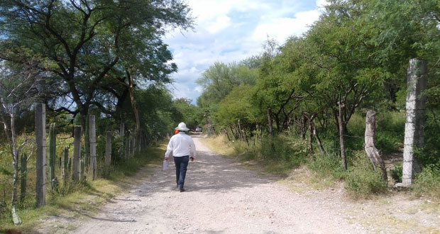 Amplían red eléctrica en calle de segunda sección de Tehuitzingo