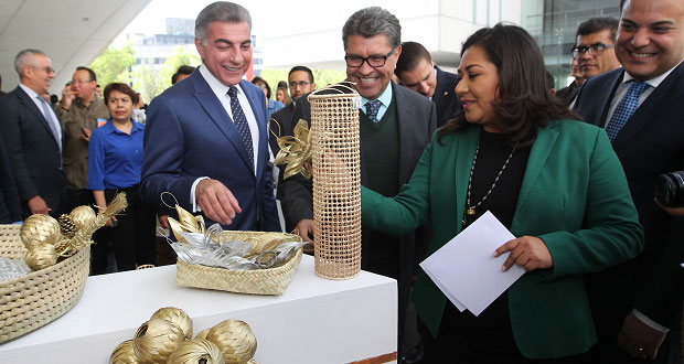 Gali y senadores inauguran en Congreso exposición de arte poblana