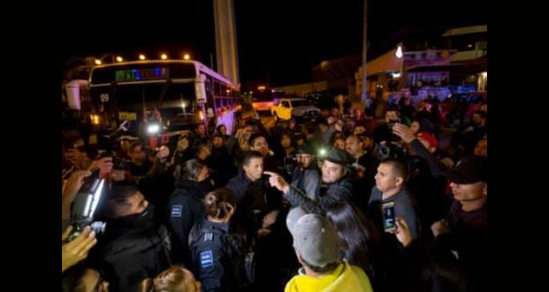 Vecinos de Tijuana enfrentan a migrantes porque “no los quieren ahí”