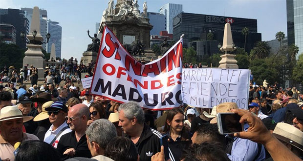 En CDMX, marchan contra consulta de AMLO y exigen seguir con NAIM