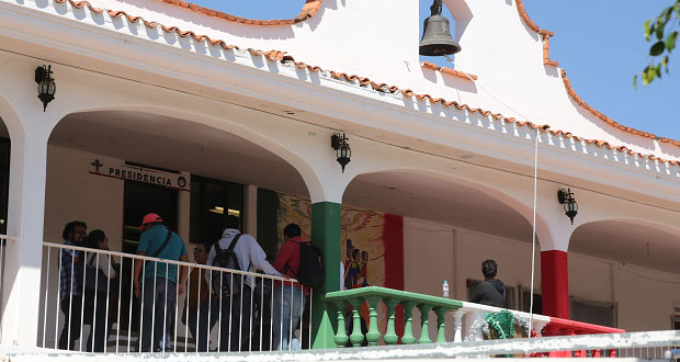Protestan en ayuntamiento de Ocoyucan por despidos “injustificados”