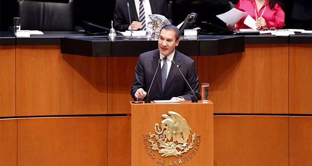 Pese a despido de miles en su gobierno, ahora RMV defiende a trabajadores