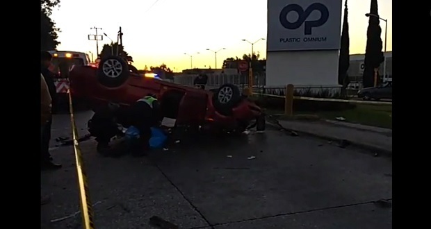 Volcadura en la México-Puebla deja una muerta y otra herida