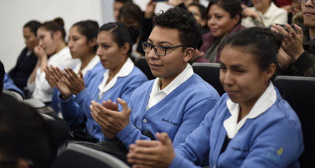 Enfermería de la BUAP es un referente en el área médica: Esparza