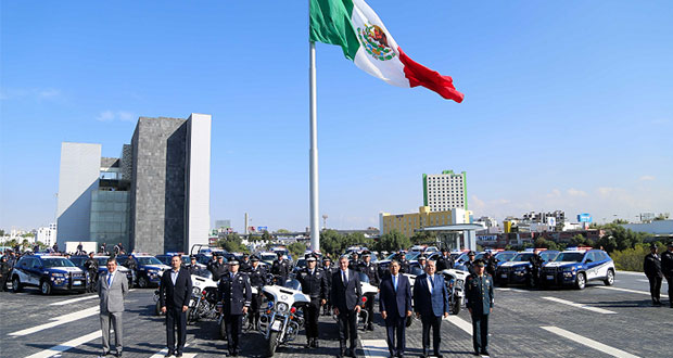 Gobierno estatal entrega patrullas y estímulos a policías de la SSP