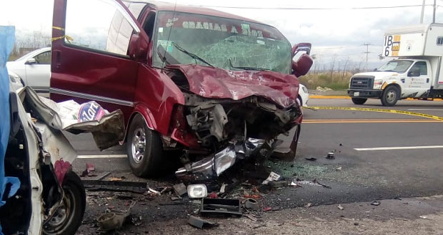 Aparatoso accidente entre dos camionetas deja un muerto