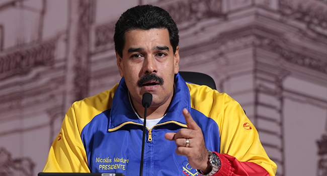 Maduro aprueba presupuesto para 2017 sin consultar al Parlamento