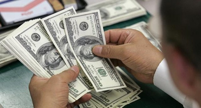 A horas de elecciones, dólar se vende en 20 pesos