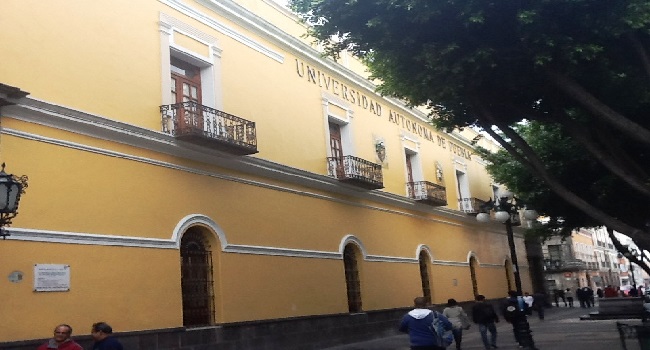 BUAP amenaza a exempleado con no dar aumento si no desiste demanda